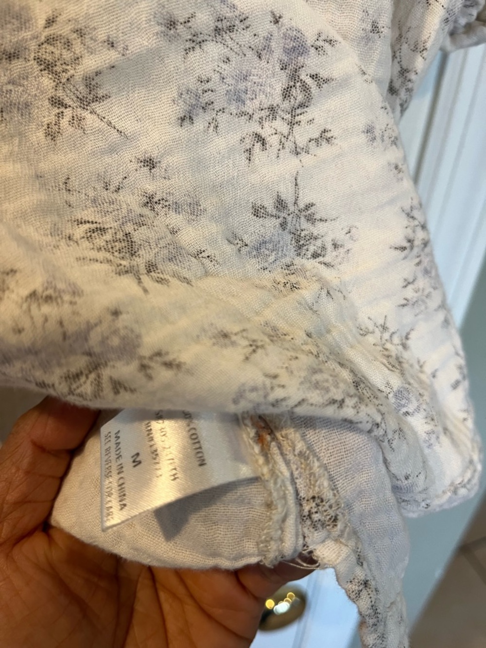 Sea Breeze Relaxed Short-Sleeve Top in Light Gray Floral - - Picture 5 of 5